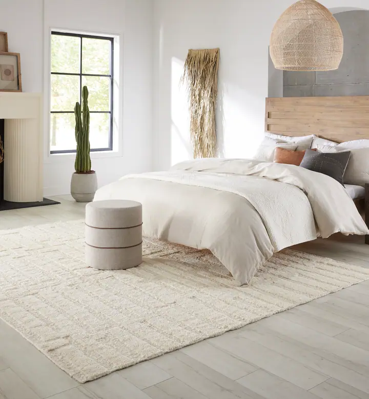 Ковер Pamir Rug в светлом интерьере